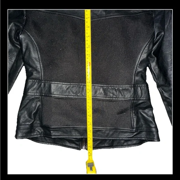 Marvel Women's Black Leather Jacket size medium - Picture 9 of 12
